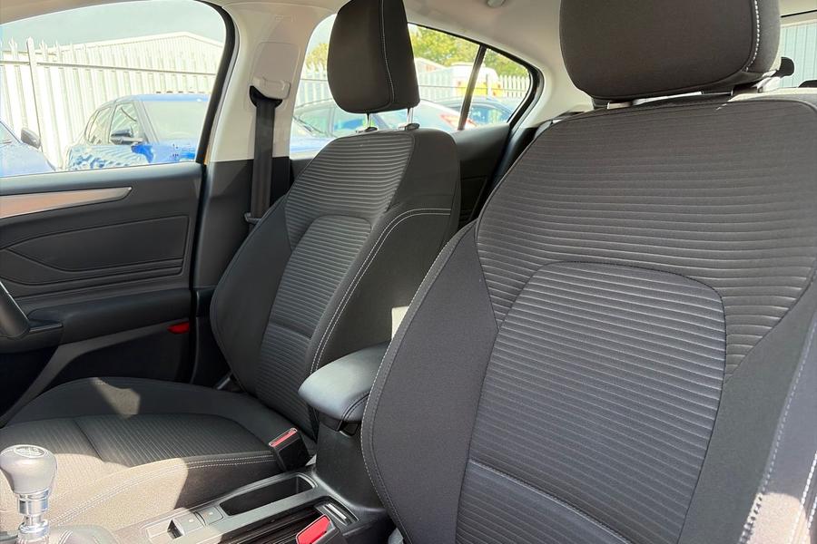 Ford Focus Photo autoimg-11fc471b3dc07452756c171feb9e3c27ab7e10ef.jpg