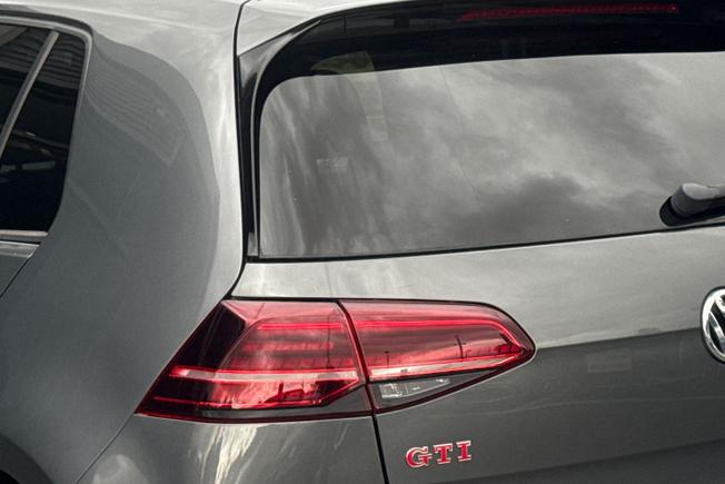 VOLKSWAGEN Golf Photo 50