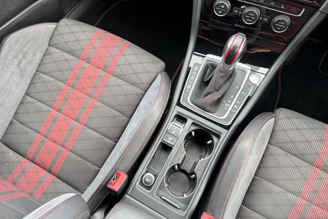 Volkswagen Golf Photo 24