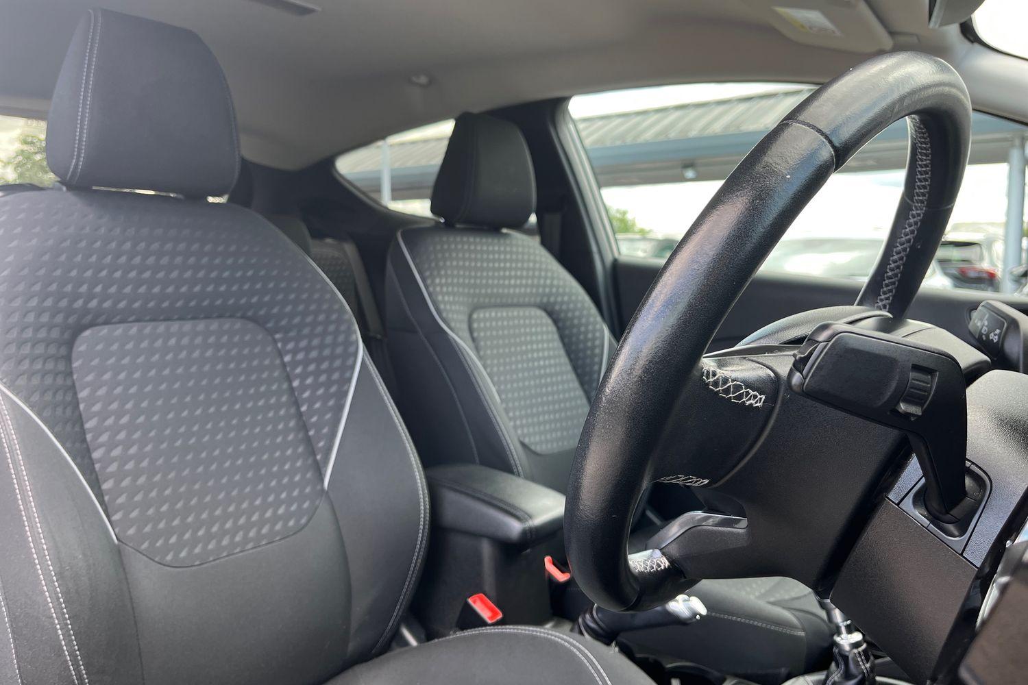 Ford Fiesta Photo 16