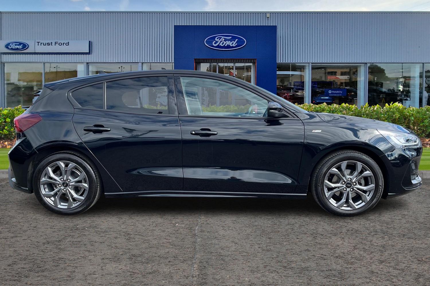 Ford Focus Photo 2