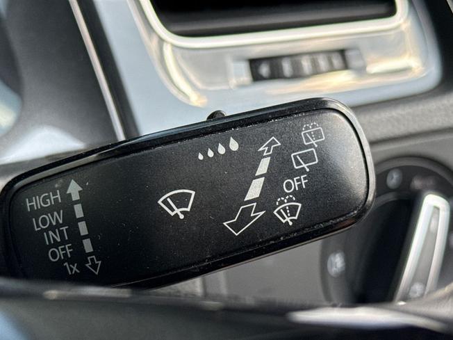 VOLKSWAGEN Golf Photo 27