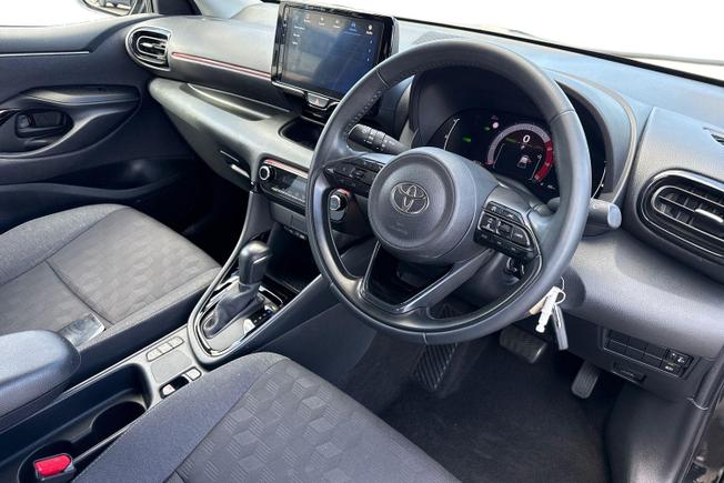TOYOTA Yaris Photo 6