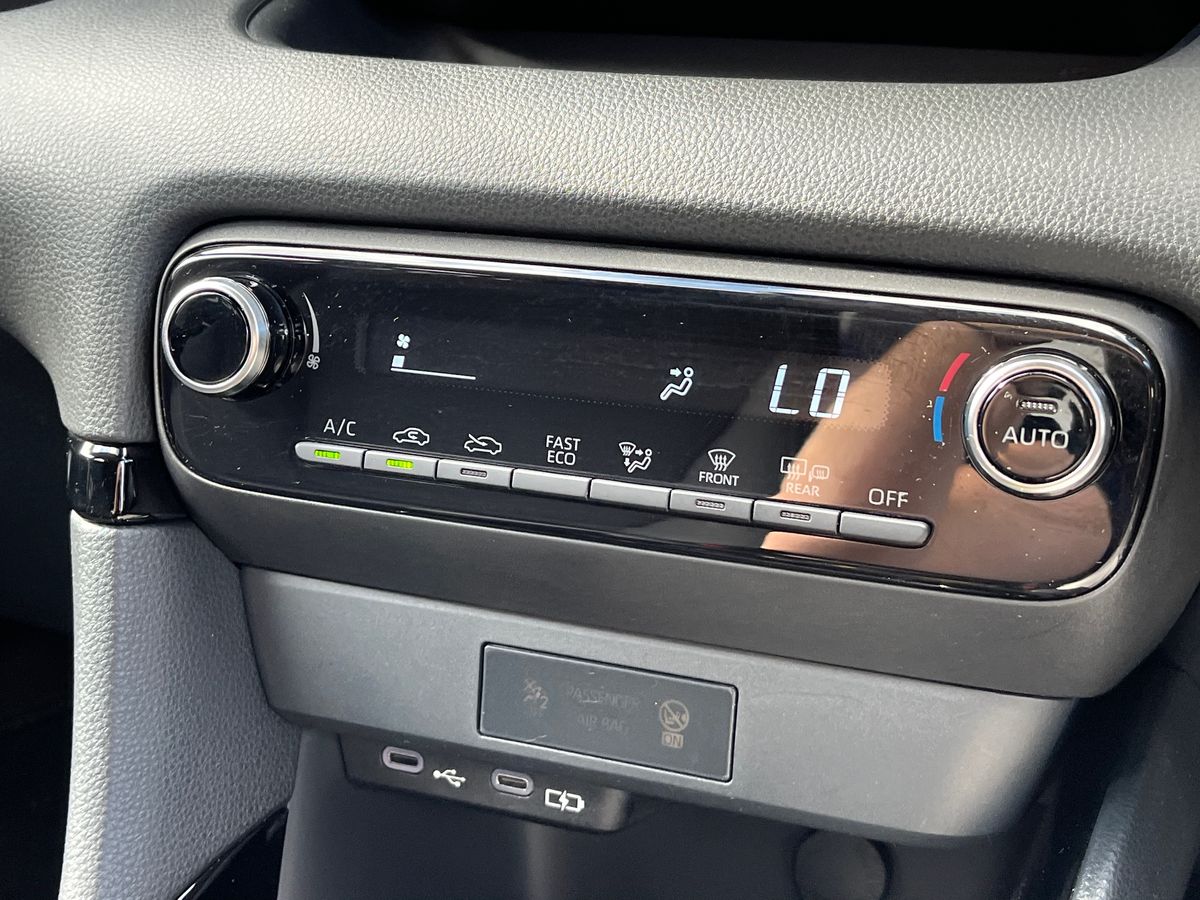 Toyota Yaris Photo 11