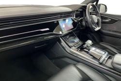 AUDI Q7 Photo 2