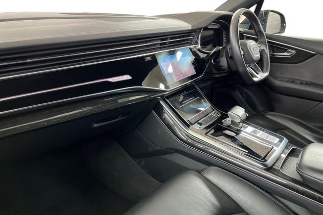 AUDI Q7 Photo 2