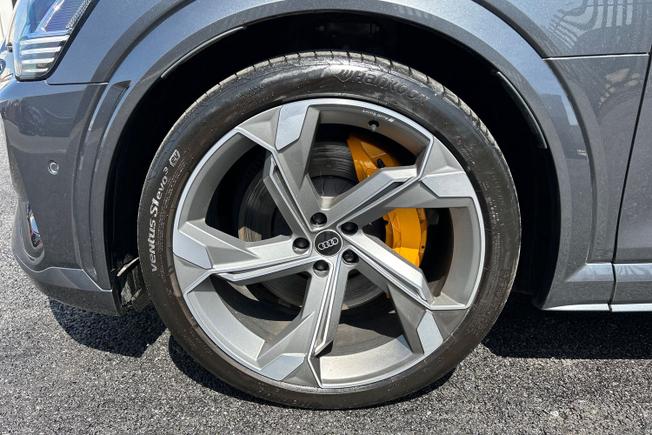 Audi e-tron S Photo 26