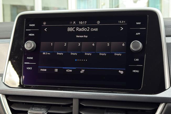 VOLKSWAGEN T-Roc Photo 13