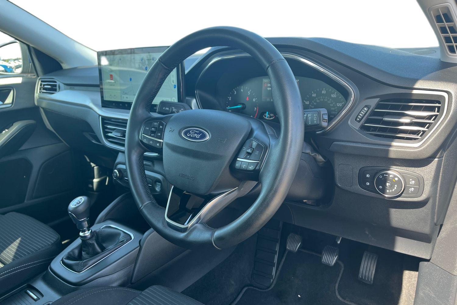 Ford Focus Photo 8