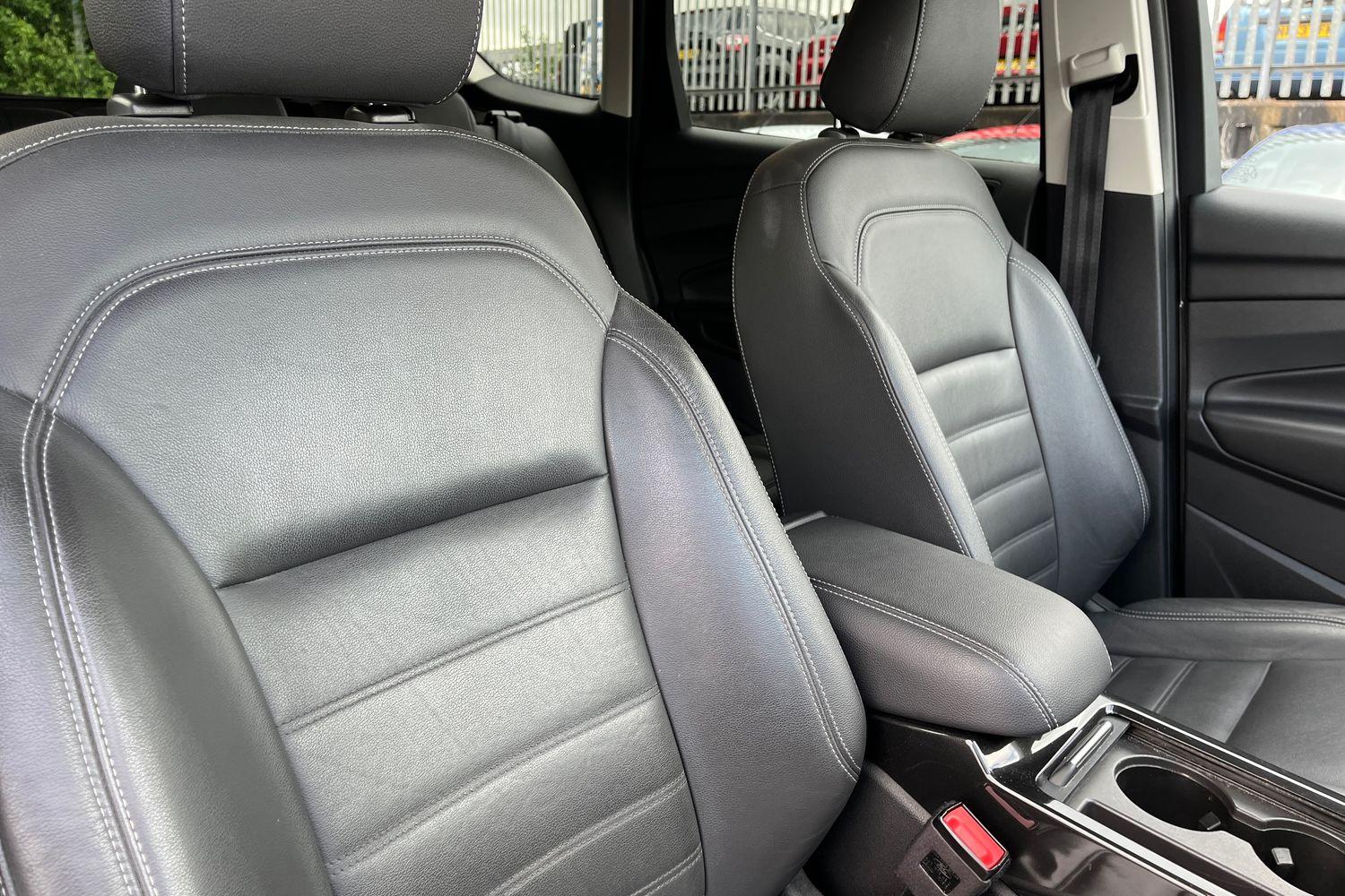 Ford KUGA Photo 16