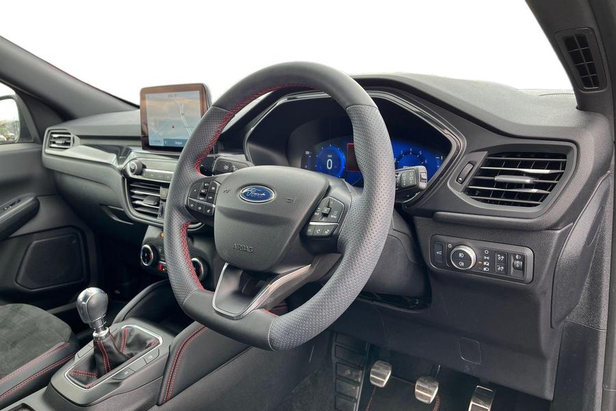 Ford Kuga Photo autoimg-122d2188de5cd3078b429a9002d915405cfbe509.jpg