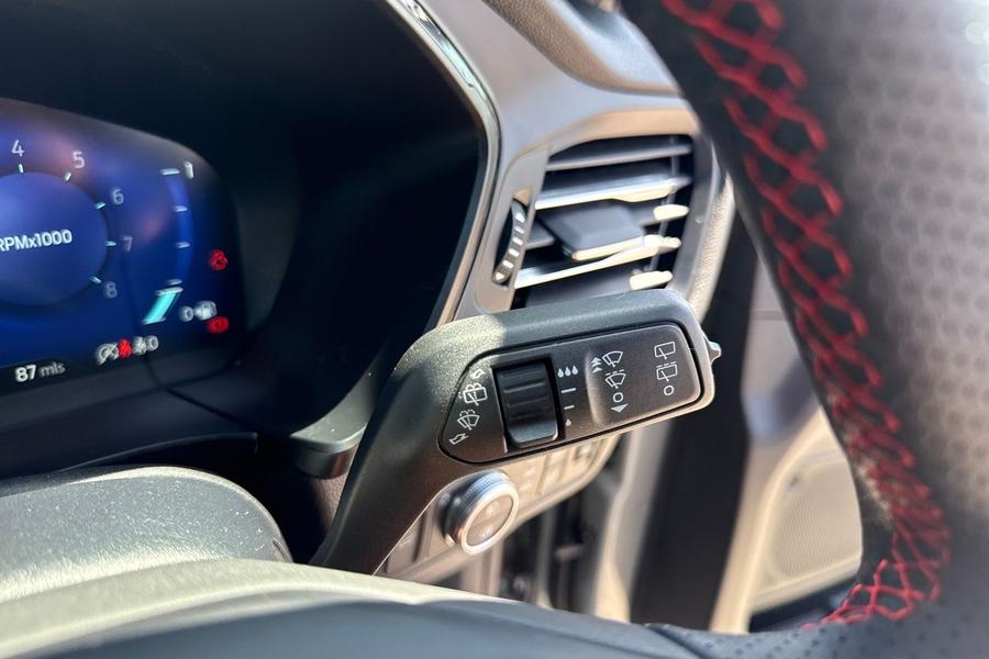Ford Kuga Photo autoimg-122f7413540d420e1ac85a9c0bd843a6cc779a36.jpg
