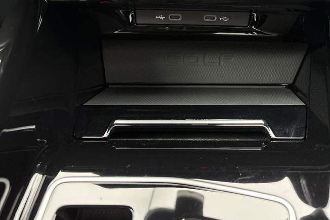 VOLKSWAGEN Golf Photo 23