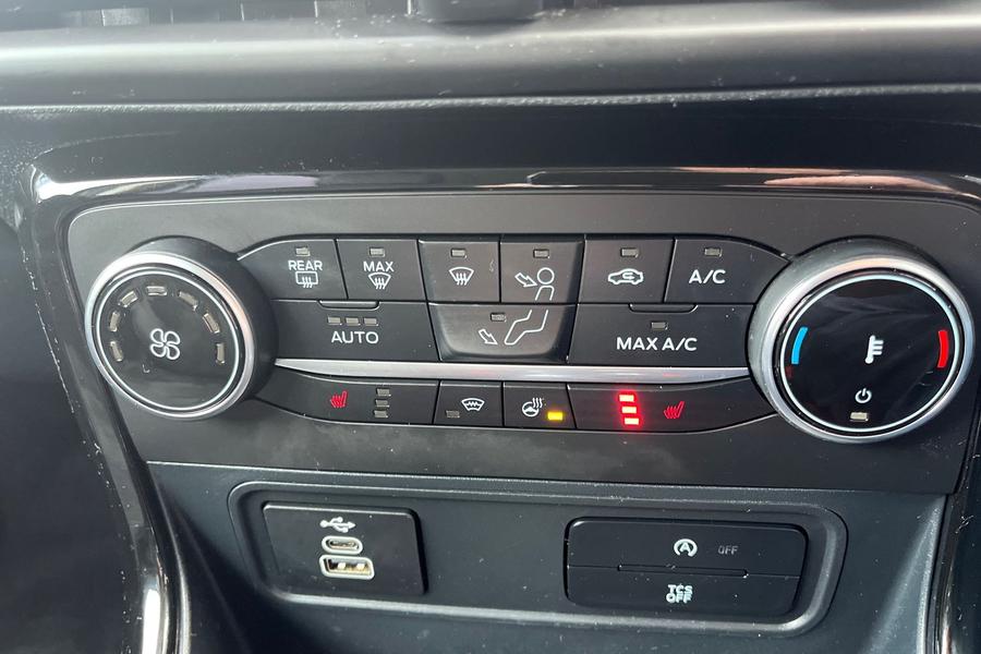 Ford ECOSPORT Photo autoimg-12354a6ff5914b2c6ba5a43416bde1bf3a24b887.jpg