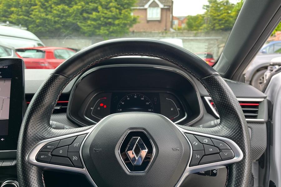 Renault CLIO Photo autoimg-123bc6753f76be8c08c492295d8a91e84757c9da.jpg