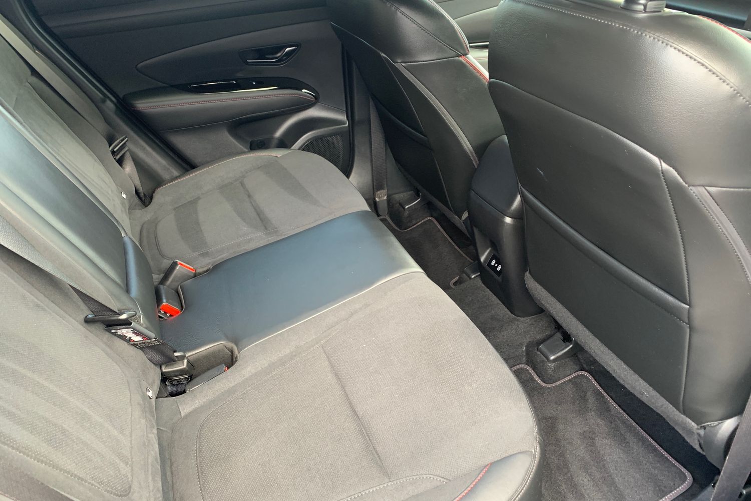 2026 Hyundai TUCSON 1.6T FHEV 239PS N Line in Ecotronic Grey with 4K - vehicle photo 19 for sale on PureCar