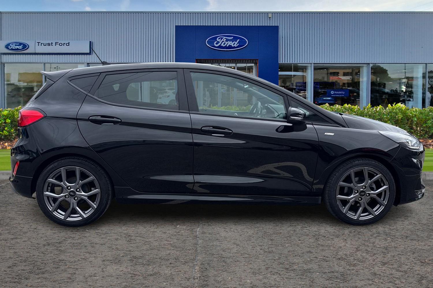 Ford FIESTA Photo 2