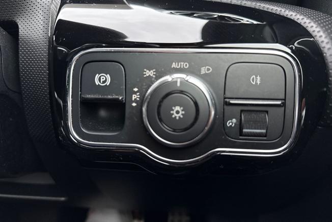 MERCEDES-BENZ A Class Photo 35