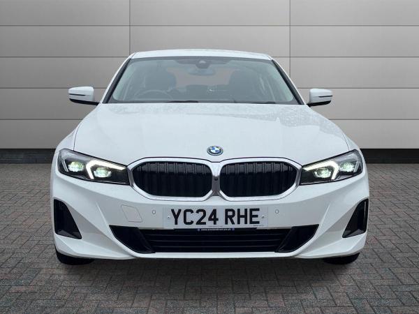 BMW 3 Series Photo autoimg-1242f8df6f087a726c1cbb0eaf4e9887ab5c255e.jpg