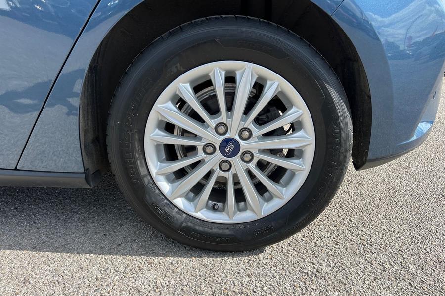 Ford FOCUS Photo autoimg-12432c866a337e603f1dd9c3702ed1884dd4e007.jpg