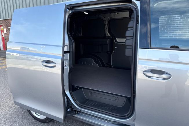 VOLKSWAGEN Id. Buzz Cargo Photo 26
