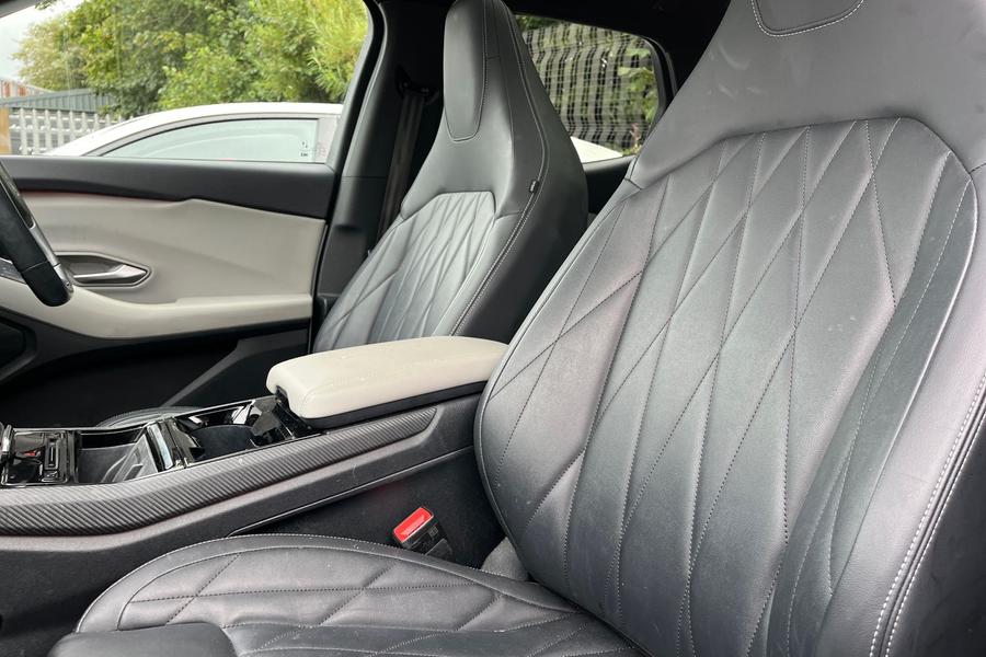 Ford Explorer Photo autoimg-124753ad8a8f55805dd65c518231b973f88d0828.jpg