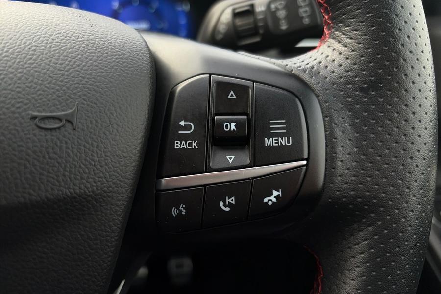 Ford KUGA Photo autoimg-124d7cbb1e9a727634cb98c51e9e41b836af3450.jpg