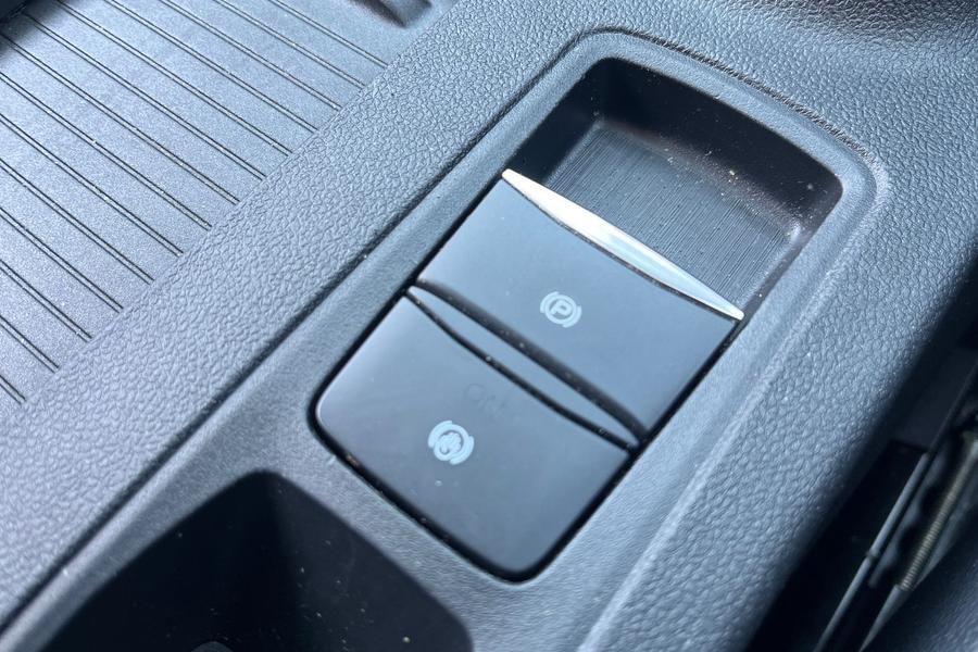 Ford KUGA Photo autoimg-124df84ebca9c43b809e17d1565c13195b7ac574.jpg