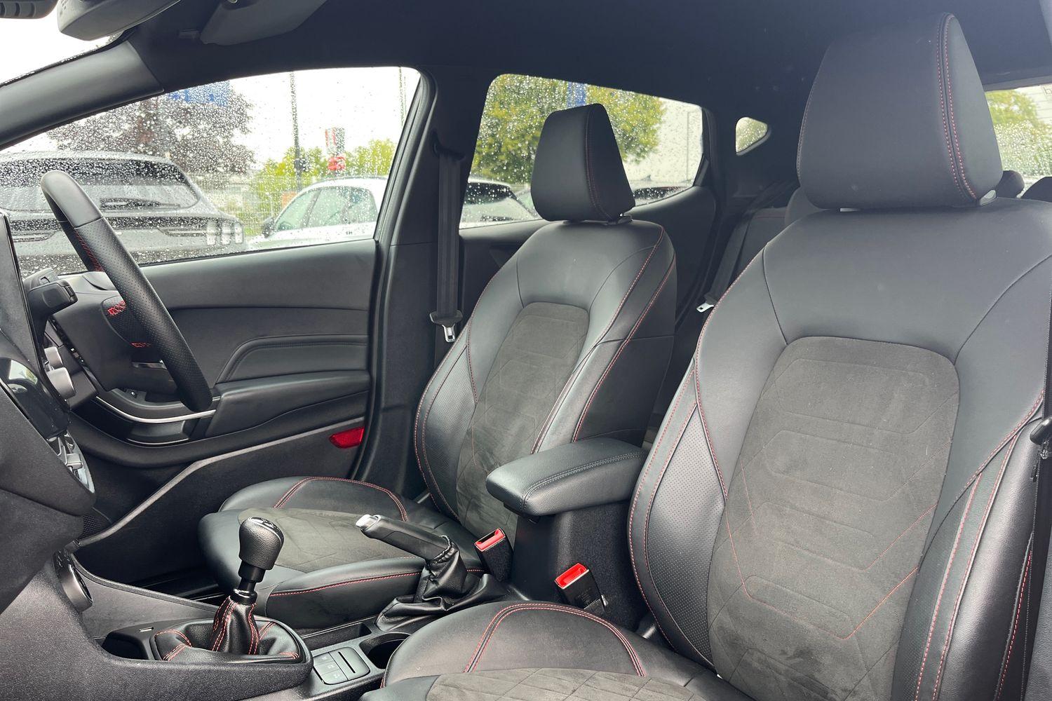 Ford FIESTA Photo 18