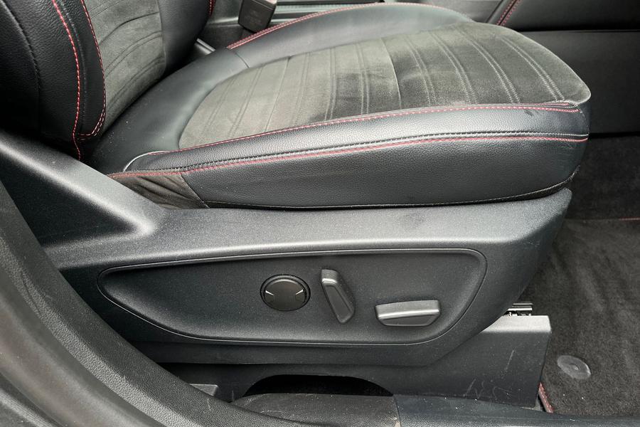 Ford Kuga Photo autoimg-124fdf16610067bc42e88e5a3e59bb0e169af323.jpg