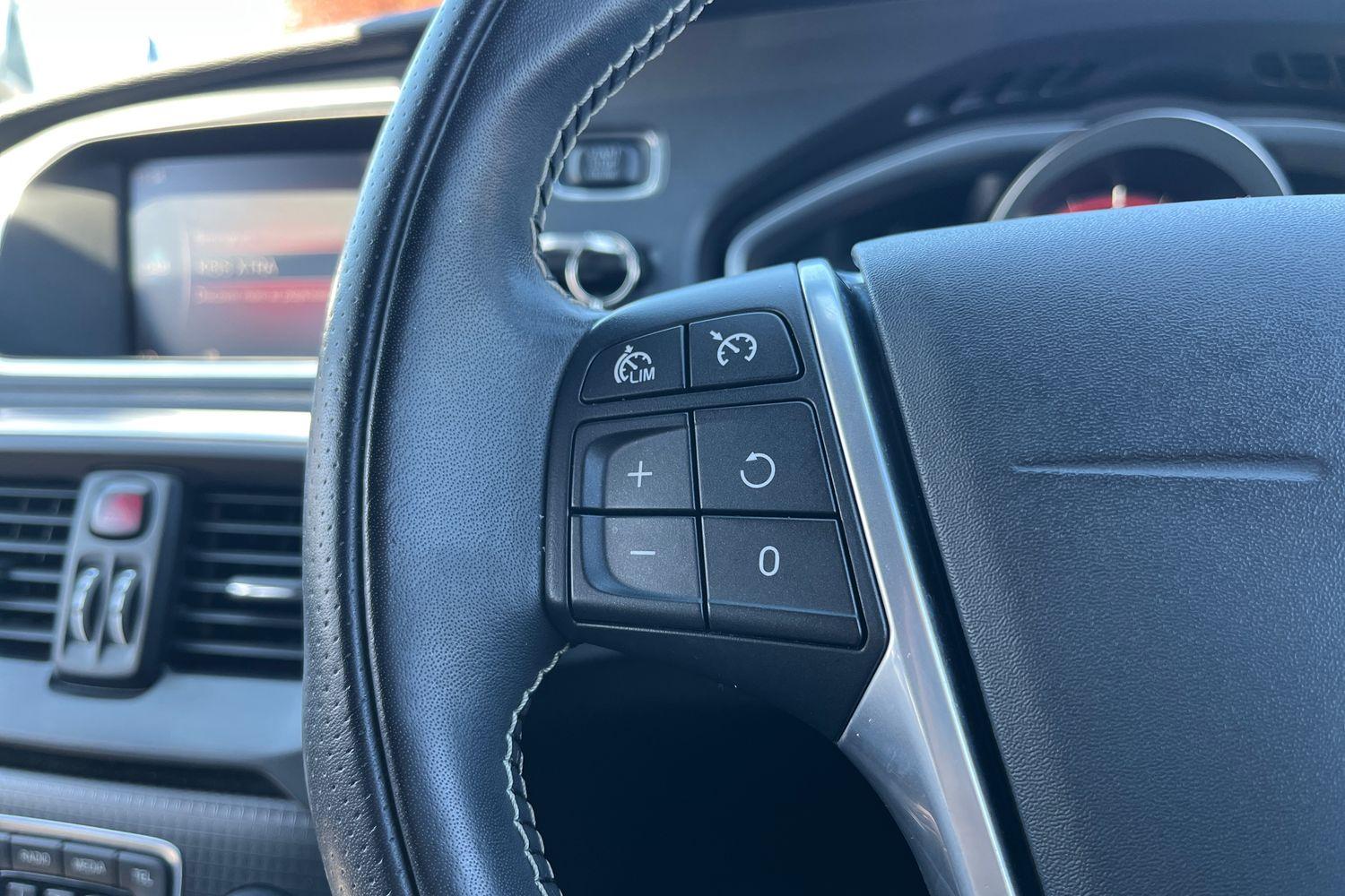 Volvo V40 Photo 32