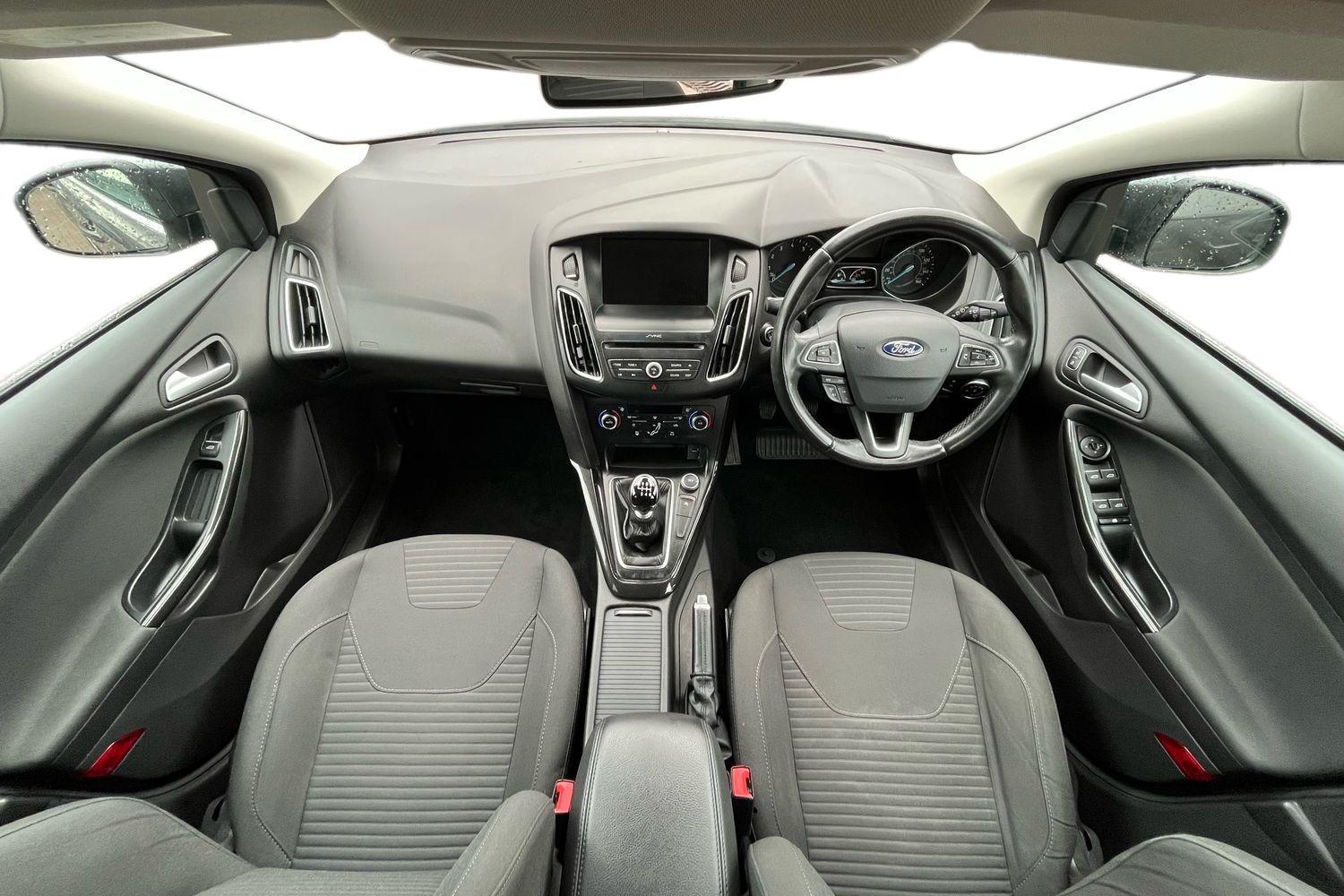 Ford Focus Photo 9
