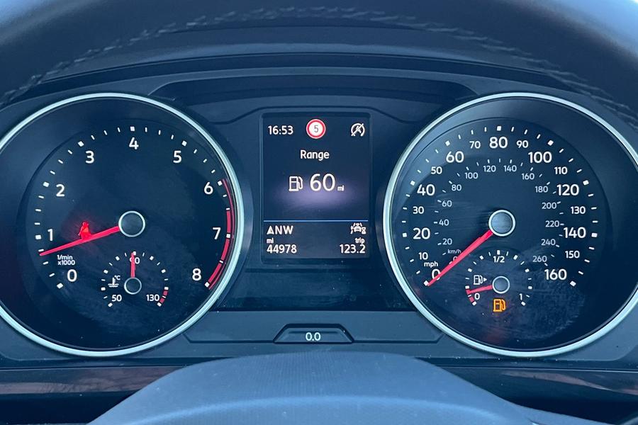 Volkswagen TIGUAN Photo autoimg-125fd6ed3f7b1308d43ea52762696cfd32613380.jpg