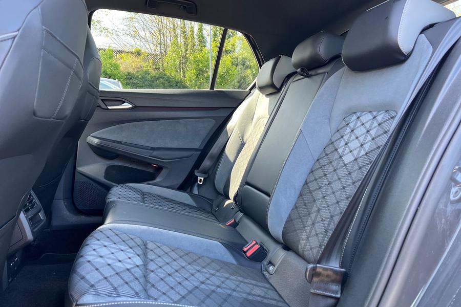 Volkswagen Golf Photo autoimg-1264523248c1071063ef1a4a128b0816e1282f6f.jpg