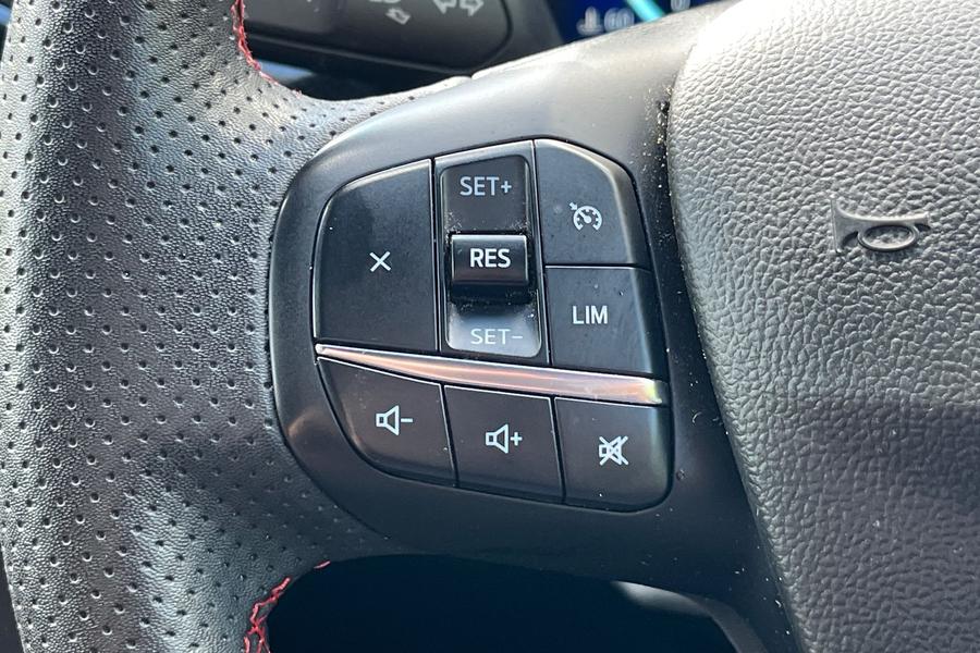 Ford KUGA Photo autoimg-12645436da55d2c01c531a3fef4cd8073dfd3a90.jpg