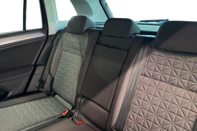 VOLKSWAGEN Tiguan Photo 9