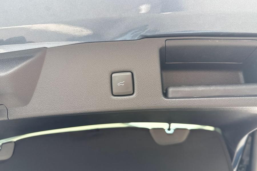 Ford Kuga Photo autoimg-126c914983250a7c6e93d3951e9f41fcf3a55617.jpg