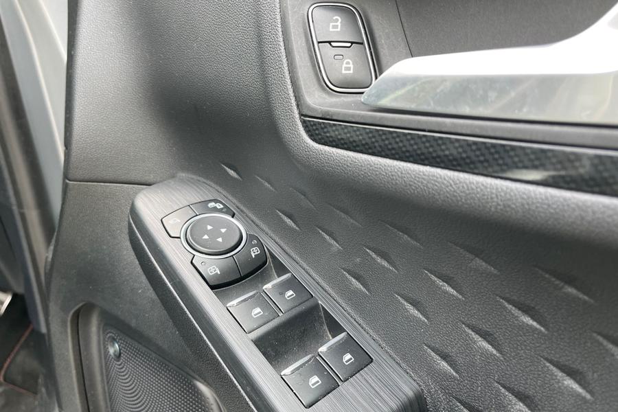 Ford KUGA Photo autoimg-12721c13398931dbbd4ae0769027193d222f428c.jpg