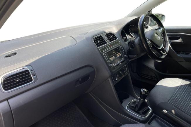 VOLKSWAGEN Polo Photo 2