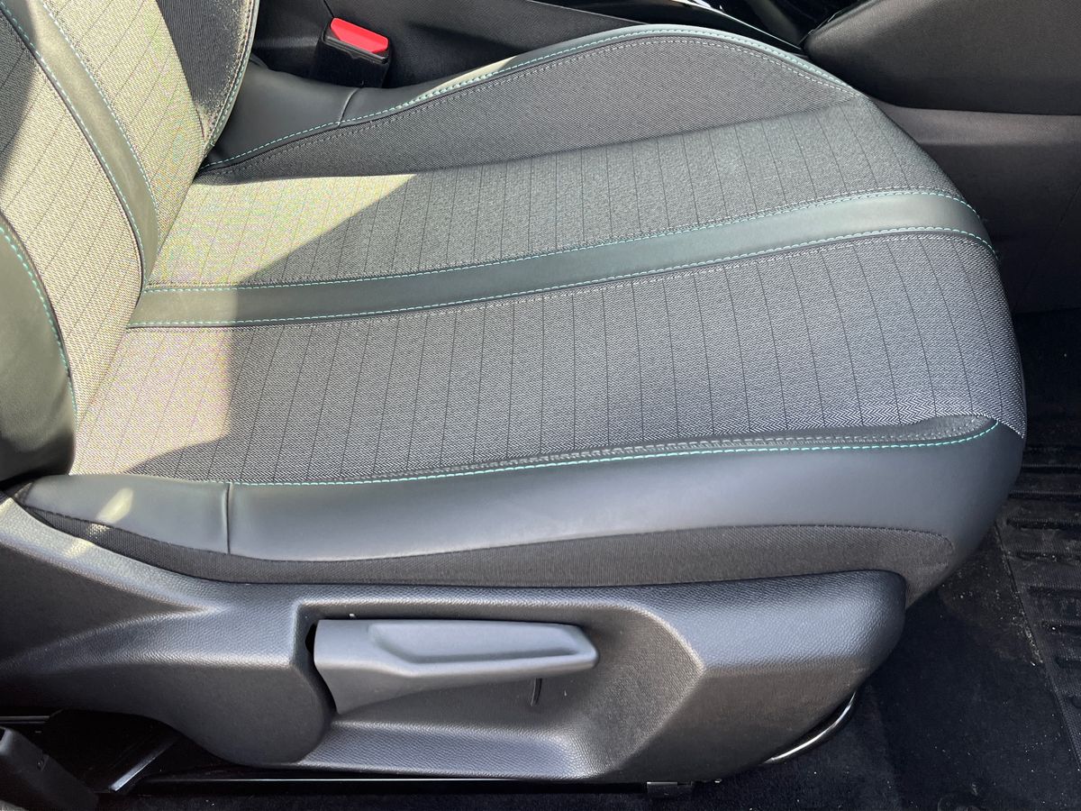 Peugeot E-2008 Photo 28