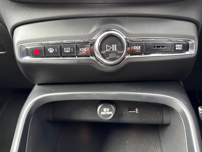 VOLVO XC40 Photo 31