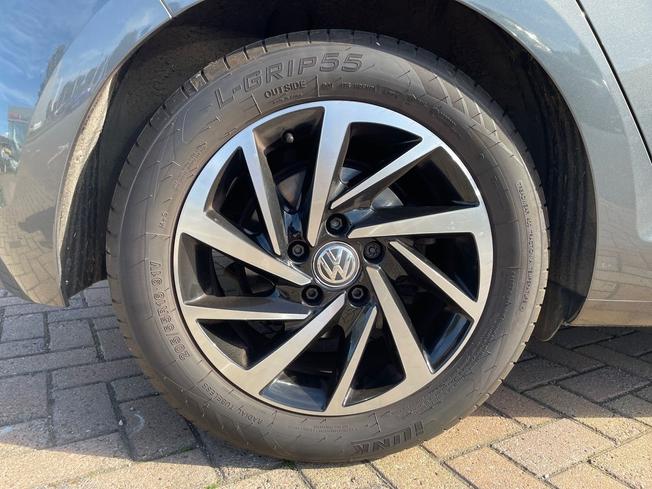 VOLKSWAGEN Golf Photo 21