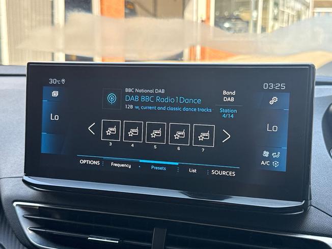 PEUGEOT 5008 Photo 13
