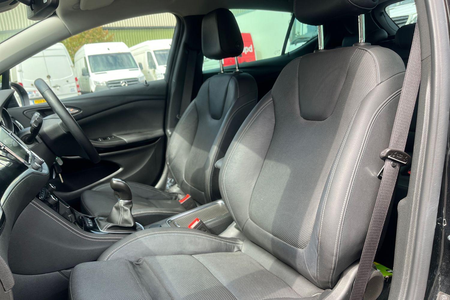 Vauxhall ASTRA Photo 18