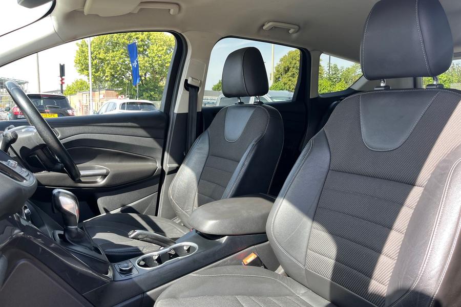 Ford KUGA Photo autoimg-127f79d01ffd2144673fb2c391053505907d9331.jpg