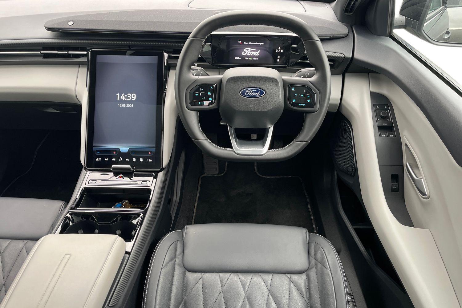 Ford Explorer Photo 10