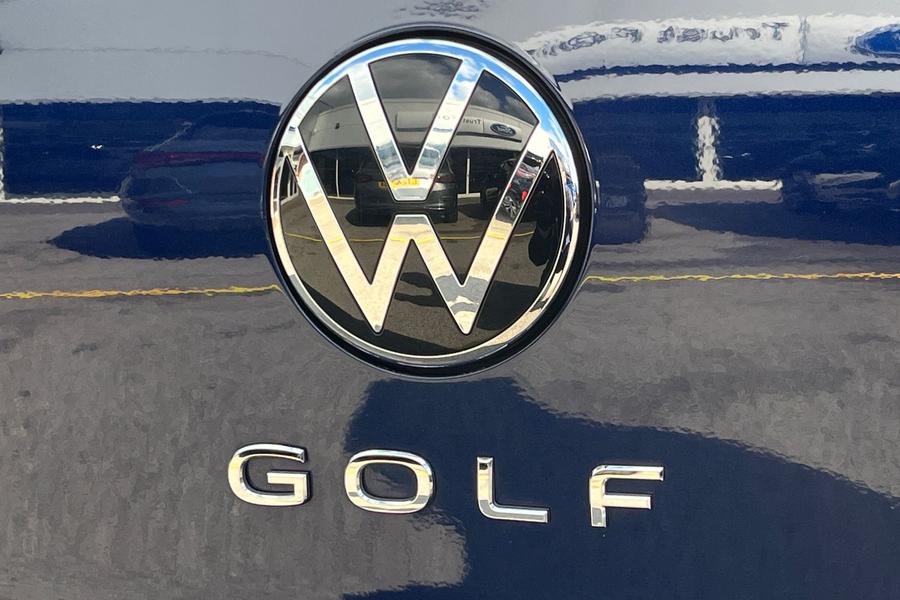 Volkswagen GOLF Photo autoimg-128a7e22400982f0e4e6cdb4be99676e299eab2f.jpg