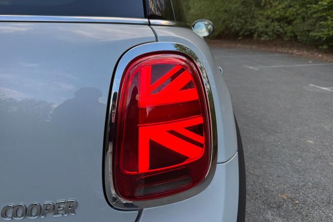 MINI Hatch Photo 18