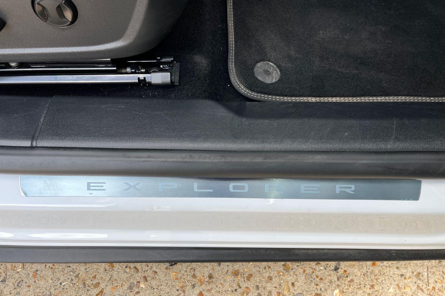 Ford Explorer Photo 29