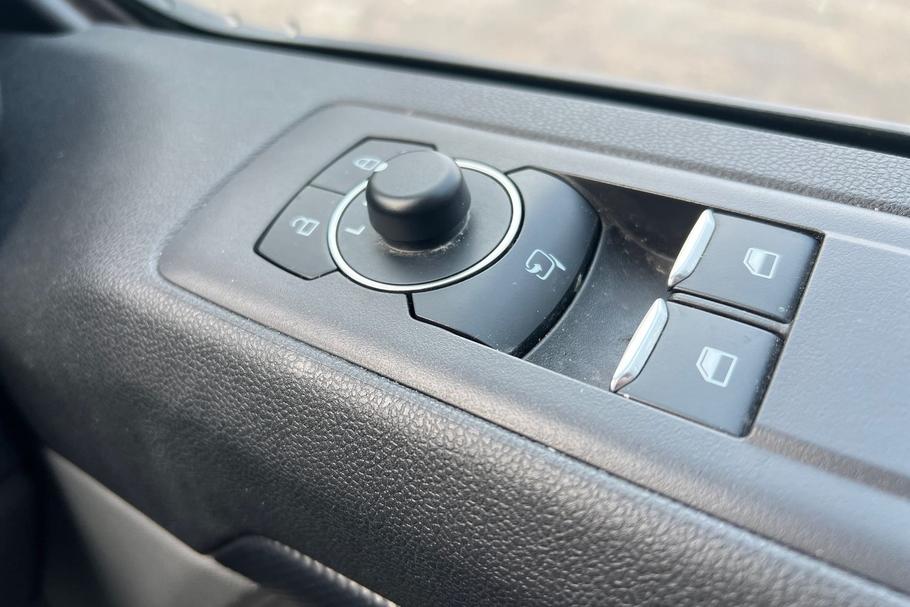 Used Ford TRANSIT CUSTOM WO25UJD 22